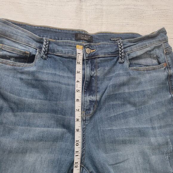 Judy Blue Size 22W Slim Boot Cut Medium Wash Jeans Classic Minimalist Every Day - Picture 4 of 7